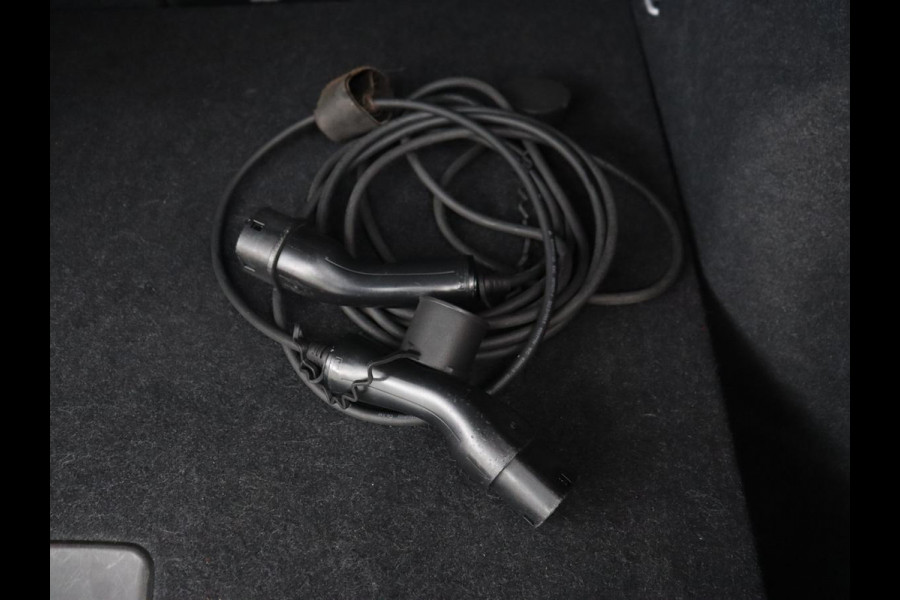 Volvo XC40 1.5 T4 Recharge R Design | Adaptive cruise | Harman/Kardon | Carplay | Navigatie | Keyless | Full LED | Verwarmde voorruit | Parkeerhulp | PHEV | Plug In