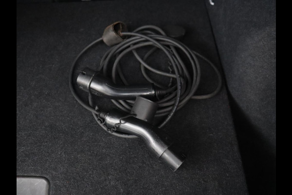 Volvo XC40 1.5 T4 Recharge R Design | Adaptive cruise | Harman/Kardon | Carplay | Navigatie | Keyless | Full LED | Verwarmde voorruit | Parkeerhulp | PHEV | Plug In