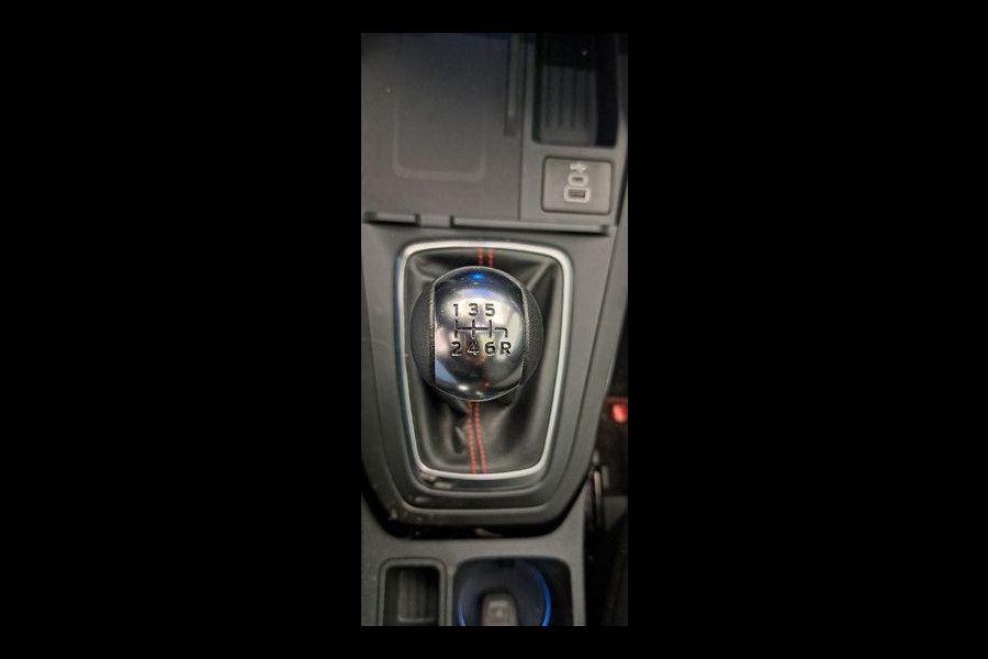 Ford Puma 1.0 EcoBoost Hybrid ST-Line 125pk | Winterpack | Driver Assistance Pack | Trekhaak afneembaar | Panorama dak | Matrix Led | 19 inch licht metaal | Reserve wiel | Comfort Pack