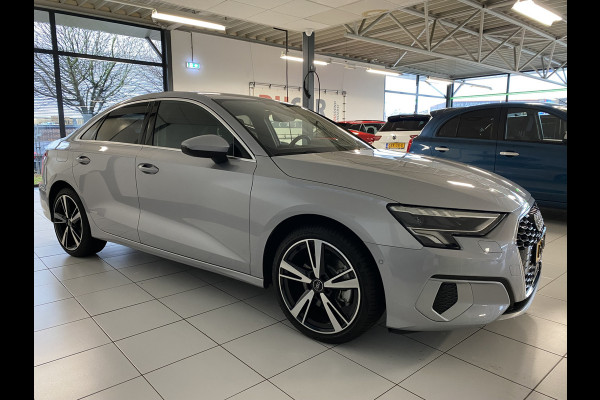 Audi A3 Limousine 35 TFSI Business edition Adaptieve cruise contr. + Parkeerassistent