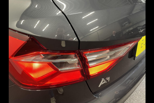 Audi A1 Sportback 1.0 TFSI Sportback AUT NAV Navigatie Apple Carplay/Android Auto Parkeersensoren Cruise Control Climate Control Lichtmetalen velgen