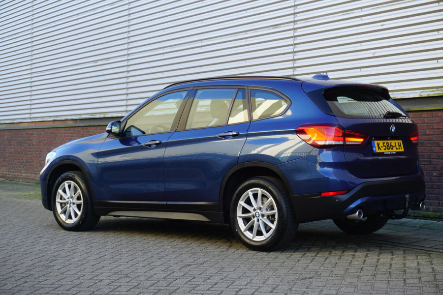 BMW X1 sDrive20i Executive Edition/Head-Up/Sportstoelen/ LED/Trekhaak.