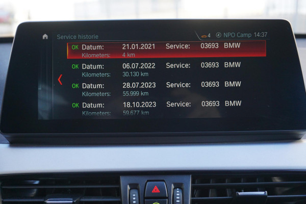 BMW X1 sDrive20i Executive Edition/Head-Up/Sportstoelen/ LED/Trekhaak.