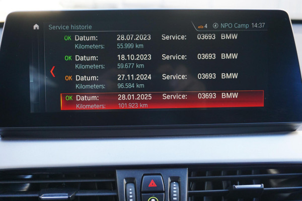 BMW X1 sDrive20i Executive Edition/Head-Up/Sportstoelen/ LED/Trekhaak.