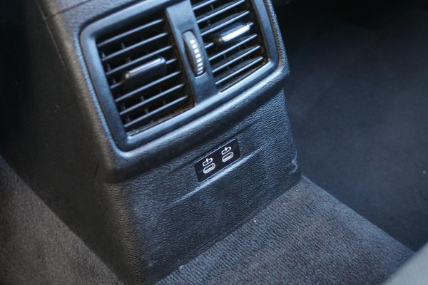 BMW X1 sDrive20i Executive Edition/Head-Up/Sportstoelen/ LED/Trekhaak.