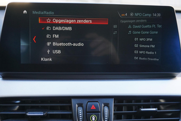 BMW X1 sDrive20i Executive Edition/Head-Up/Sportstoelen/ LED/Trekhaak.