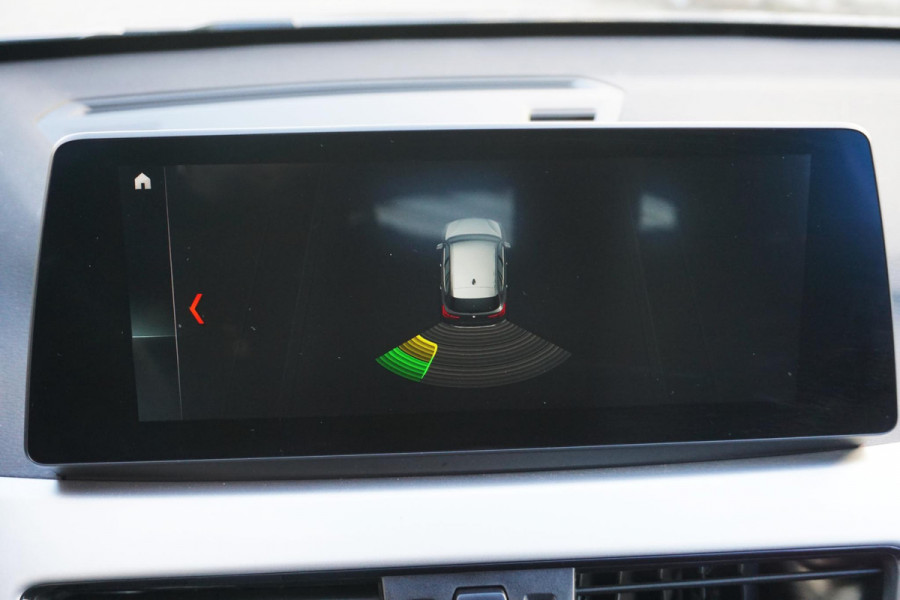 BMW X1 sDrive20i Executive Edition/Head-Up/Sportstoelen/ LED/Trekhaak.