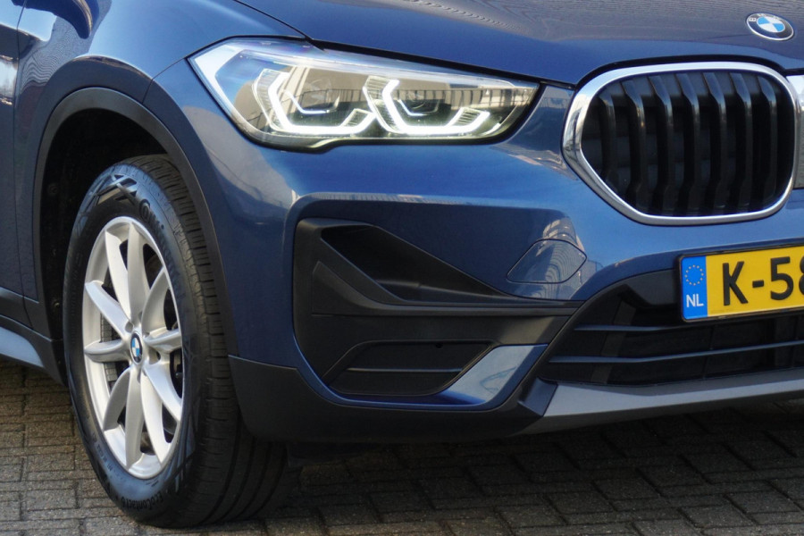 BMW X1 sDrive20i Executive Edition/Head-Up/Sportstoelen/ LED/Trekhaak.