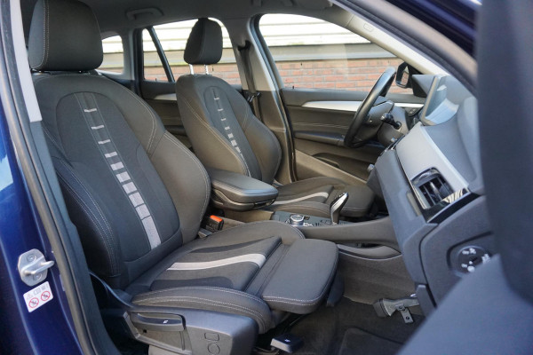 BMW X1 sDrive20i Executive Edition/Head-Up/Sportstoelen/ LED/Trekhaak.