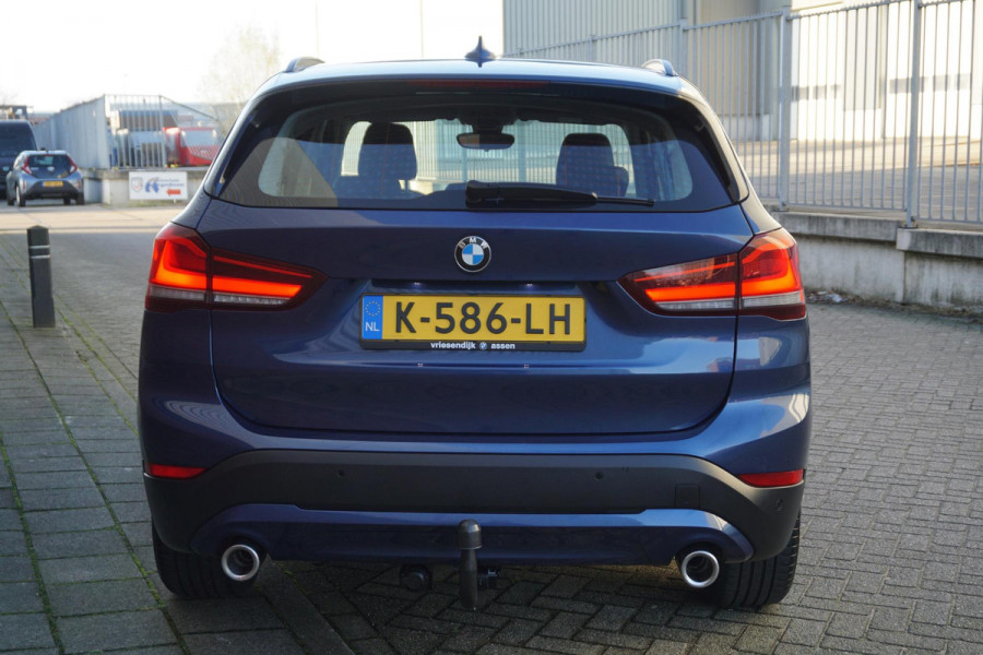 BMW X1 sDrive20i Executive Edition/Head-Up/Sportstoelen/ LED/Trekhaak.