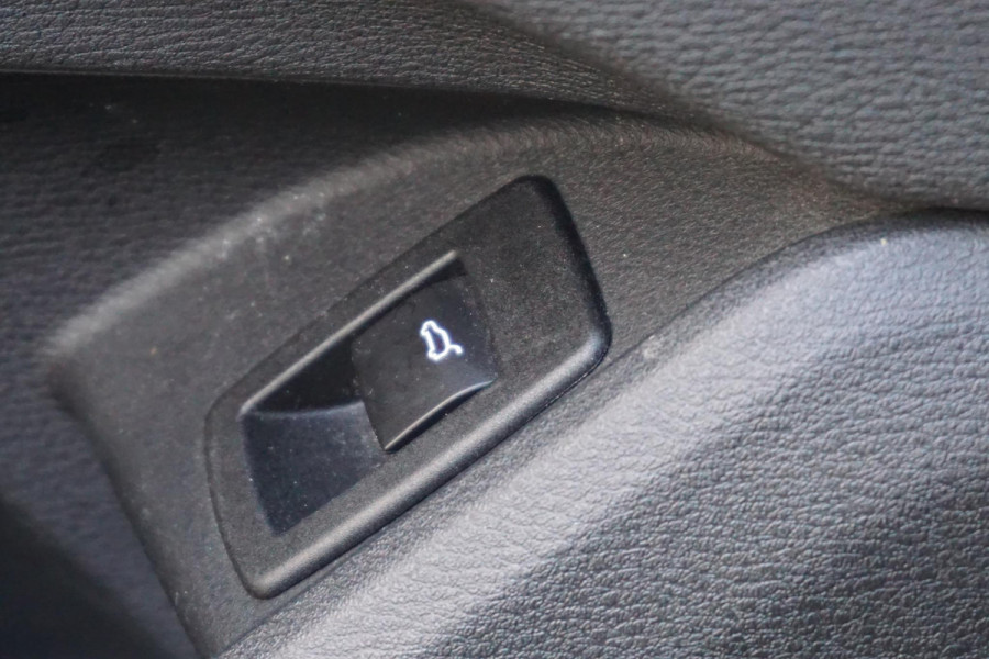 BMW X1 sDrive20i Executive Edition/Head-Up/Sportstoelen/ LED/Trekhaak.