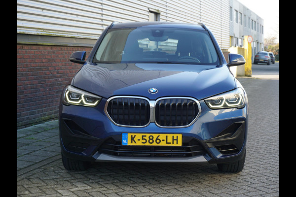 BMW X1 sDrive20i Executive Edition/Head-Up/Sportstoelen/ LED/Trekhaak.