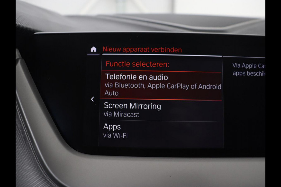 BMW 1-serie 120i Business Edition Plus | Leder | Sportstoelen | Carplay | Stoelverwarming | Live Cockpit | Parkeerhulp | Climate control | Bluetooth | Cruise control
