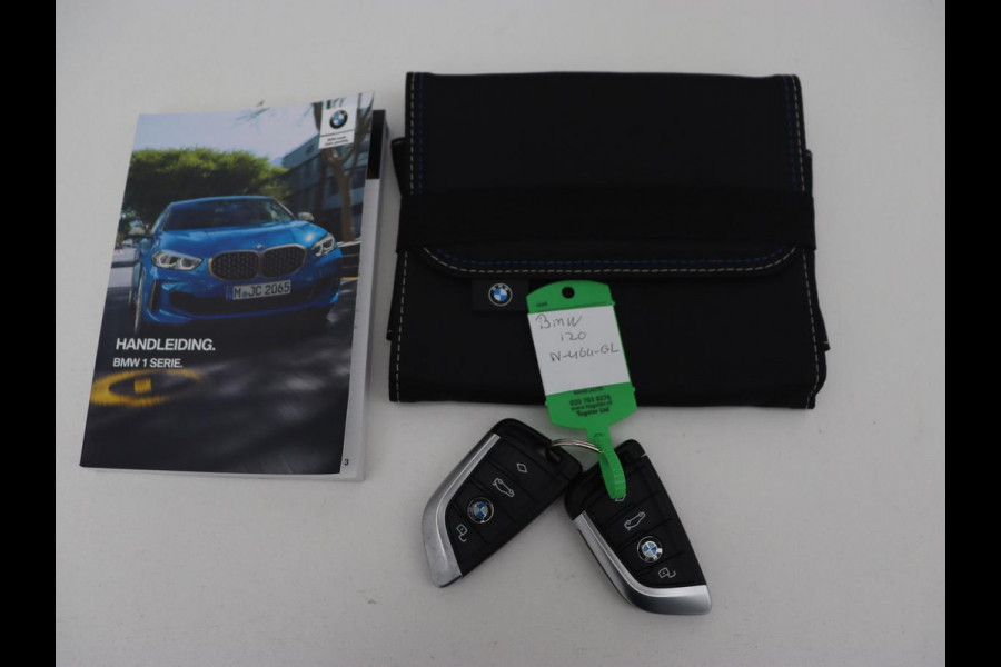 BMW 1-serie 120i Business Edition Plus | Leder | Sportstoelen | Carplay | Stoelverwarming | Live Cockpit | Parkeerhulp | Climate control | Bluetooth | Cruise control