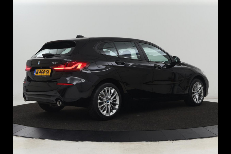 BMW 1-serie 120i Business Edition Plus | Leder | Sportstoelen | Carplay | Stoelverwarming | Live Cockpit | Parkeerhulp | Climate control | Bluetooth | Cruise control