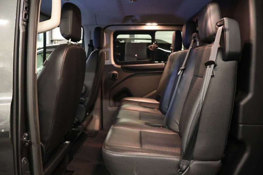 Ford Transit Custom 310 2.0 TDCI Sport DC 170 PK | Navigatie | Camera | CarPlay | Blind Spot | Alarm Klasse 3 | Rijstrooksensor | Trekhaak | L+R Schuifdeur | Maxton spoilerkit | Dubbel cabine | NAP Logisch | NL Auto | Nieuwe APK