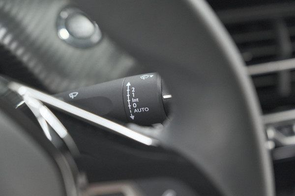 Peugeot e-208 EV Allure 50 kWh | 3 Fase Laadfunctie | Parkeersensoren | Apple Carplay