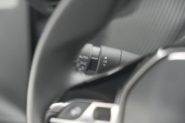 Peugeot e-208 EV Allure 50 kWh | 3 Fase Laadfunctie | Parkeersensoren | Apple Carplay