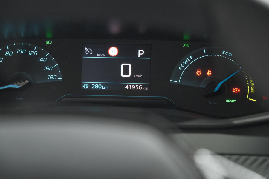 Peugeot e-208 EV Allure 50 kWh | 3 Fase Laadfunctie | Parkeersensoren | Apple Carplay