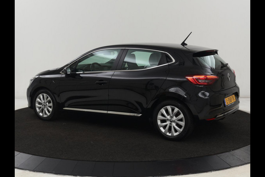 Renault Clio 1.6 E-Tech Hybrid 140 Intens | Stoelverwarming | Camera | Carplay | Stuurverwarming | Half leder | Full LED | Navigatie | Climate control | Cruise control | Parkeerhulp