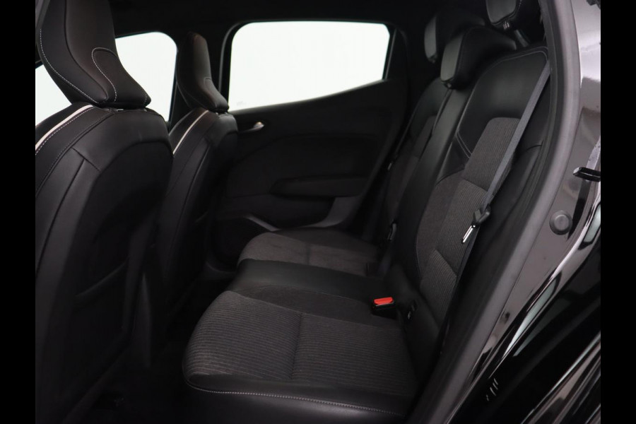 Renault Clio 1.6 E-Tech Hybrid 140 Intens | Stoelverwarming | Camera | Carplay | Stuurverwarming | Half leder | Full LED | Navigatie | Climate control | Cruise control | Parkeerhulp