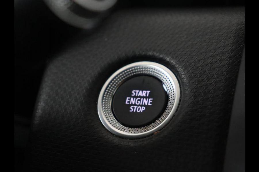 Renault Clio 1.6 E-Tech Hybrid 140 Intens | Stoelverwarming | Camera | Carplay | Stuurverwarming | Half leder | Full LED | Navigatie | Climate control | Cruise control | Parkeerhulp