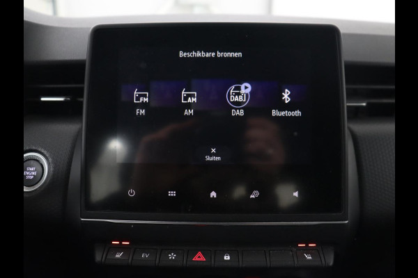 Renault Clio 1.6 E-Tech Hybrid 140 Intens | Stoelverwarming | Camera | Carplay | Stuurverwarming | Half leder | Full LED | Navigatie | Climate control | Cruise control | Parkeerhulp