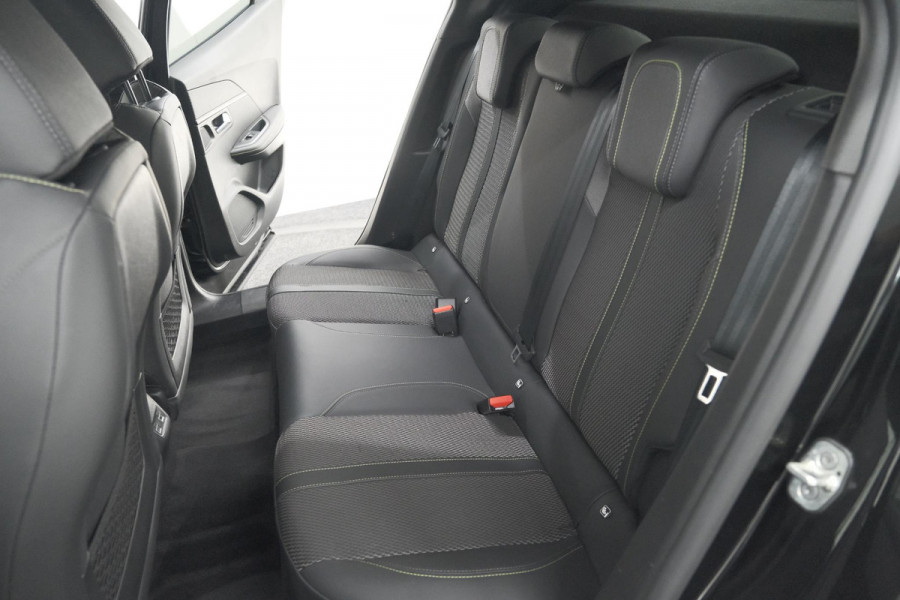 Peugeot 2008 PureTech 130 EAT8 GT | Camera | Parkeersensoren | Apple Carplay