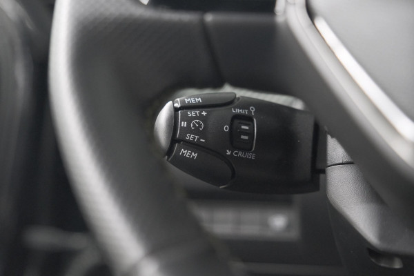 Peugeot 2008 PureTech 130 EAT8 GT | Camera | Parkeersensoren | Apple Carplay