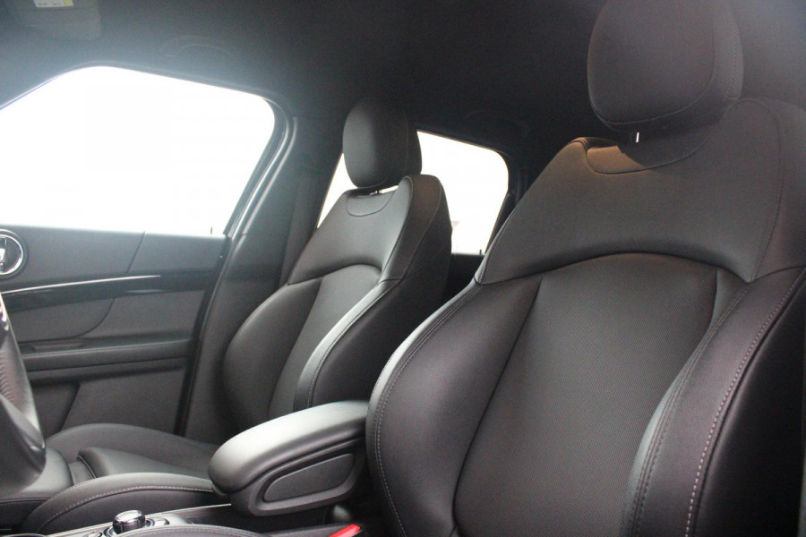 MINI Countryman 2.0 Cooper S E 220PK ALL4 CHILI | UNION JACK ACHTERLICHTEN | LEDEREN BEKLEDING | ELEKTRISCH BEDIENBARE VOORSTOELEN MET GEHEUGENFUNSCTIE OP DE BESTUURDERSSTOEL | STOEL/VOORRUIT VERWARMING | FULL LED KOPLAMPEN | DRAADLOZE APPLE CARPLAY/ANDROID AUTO | DRAADLOZE TELEFOONLADER | NAVIGATIE | EXTRA GETINTE ACHTERRUITEN | ZWART DAK | 18" LICHTMETALEN VELGEN BLACK 10 SPAAKS | ACHTERUITRIJ CAMERA | PARKEERSENSOREN VOOR EN ACHTER | CLIMATE CONTROL | KEYLESS ENTRY/START | HUD (HEAD UP DISPLAY) | ADAPTIVE CRUISE CONTROL | DAB+ RADIO | DONKERE HEMEL BEKLEDING |