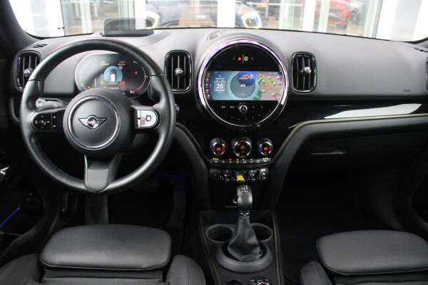 MINI Countryman 2.0 Cooper S E 220PK ALL4 CHILI | UNION JACK ACHTERLICHTEN | LEDEREN BEKLEDING | ELEKTRISCH BEDIENBARE VOORSTOELEN MET GEHEUGENFUNSCTIE OP DE BESTUURDERSSTOEL | STOEL/VOORRUIT VERWARMING | FULL LED KOPLAMPEN | DRAADLOZE APPLE CARPLAY/ANDROID AUTO | DRAADLOZE TELEFOONLADER | NAVIGATIE | EXTRA GETINTE ACHTERRUITEN | ZWART DAK | 18" LICHTMETALEN VELGEN BLACK 10 SPAAKS | ACHTERUITRIJ CAMERA | PARKEERSENSOREN VOOR EN ACHTER | CLIMATE CONTROL | KEYLESS ENTRY/START | HUD (HEAD UP DISPLAY) | ADAPTIVE CRUISE CONTROL | DAB+ RADIO | DONKERE HEMEL BEKLEDING |