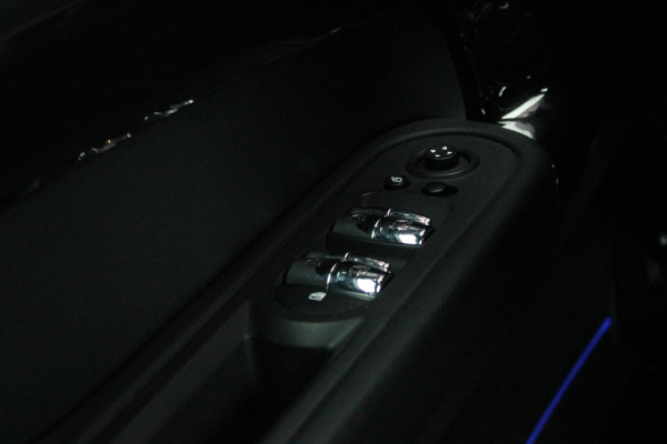 MINI Countryman 2.0 Cooper S E 220PK ALL4 CHILI | UNION JACK ACHTERLICHTEN | LEDEREN BEKLEDING | ELEKTRISCH BEDIENBARE VOORSTOELEN MET GEHEUGENFUNSCTIE OP DE BESTUURDERSSTOEL | STOEL/VOORRUIT VERWARMING | FULL LED KOPLAMPEN | DRAADLOZE APPLE CARPLAY/ANDROID AUTO | DRAADLOZE TELEFOONLADER | NAVIGATIE | EXTRA GETINTE ACHTERRUITEN | ZWART DAK | 18" LICHTMETALEN VELGEN BLACK 10 SPAAKS | ACHTERUITRIJ CAMERA | PARKEERSENSOREN VOOR EN ACHTER | CLIMATE CONTROL | KEYLESS ENTRY/START | HUD (HEAD UP DISPLAY) | ADAPTIVE CRUISE CONTROL | DAB+ RADIO | DONKERE HEMEL BEKLEDING |