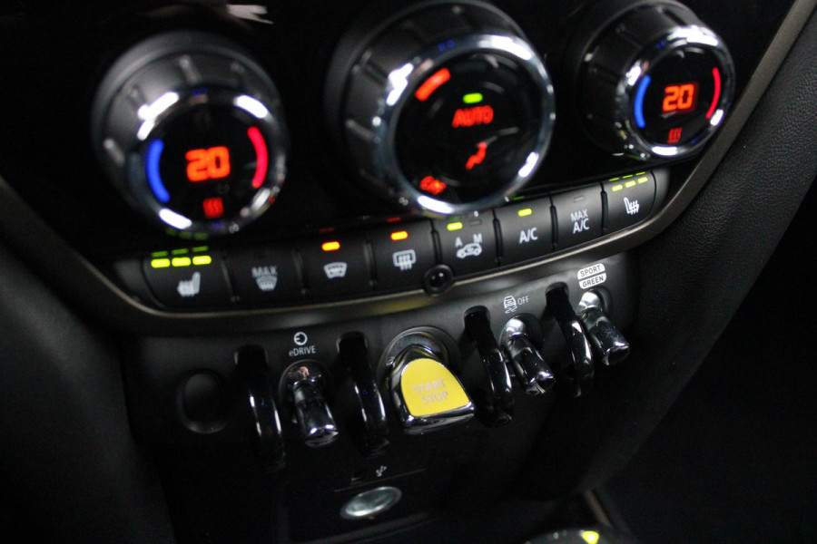 MINI Countryman 2.0 Cooper S E 220PK ALL4 CHILI | UNION JACK ACHTERLICHTEN | LEDEREN BEKLEDING | ELEKTRISCH BEDIENBARE VOORSTOELEN MET GEHEUGENFUNSCTIE OP DE BESTUURDERSSTOEL | STOEL/VOORRUIT VERWARMING | FULL LED KOPLAMPEN | DRAADLOZE APPLE CARPLAY/ANDROID AUTO | DRAADLOZE TELEFOONLADER | NAVIGATIE | EXTRA GETINTE ACHTERRUITEN | ZWART DAK | 18" LICHTMETALEN VELGEN BLACK 10 SPAAKS | ACHTERUITRIJ CAMERA | PARKEERSENSOREN VOOR EN ACHTER | CLIMATE CONTROL | KEYLESS ENTRY/START | HUD (HEAD UP DISPLAY) | ADAPTIVE CRUISE CONTROL | DAB+ RADIO | DONKERE HEMEL BEKLEDING |