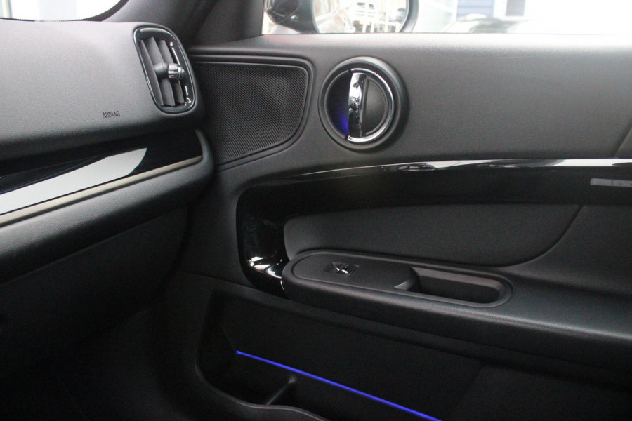 MINI Countryman 2.0 Cooper S E 220PK ALL4 CHILI | UNION JACK ACHTERLICHTEN | LEDEREN BEKLEDING | ELEKTRISCH BEDIENBARE VOORSTOELEN MET GEHEUGENFUNSCTIE OP DE BESTUURDERSSTOEL | STOEL/VOORRUIT VERWARMING | FULL LED KOPLAMPEN | DRAADLOZE APPLE CARPLAY/ANDROID AUTO | DRAADLOZE TELEFOONLADER | NAVIGATIE | EXTRA GETINTE ACHTERRUITEN | ZWART DAK | 18" LICHTMETALEN VELGEN BLACK 10 SPAAKS | ACHTERUITRIJ CAMERA | PARKEERSENSOREN VOOR EN ACHTER | CLIMATE CONTROL | KEYLESS ENTRY/START | HUD (HEAD UP DISPLAY) | ADAPTIVE CRUISE CONTROL | DAB+ RADIO | DONKERE HEMEL BEKLEDING |