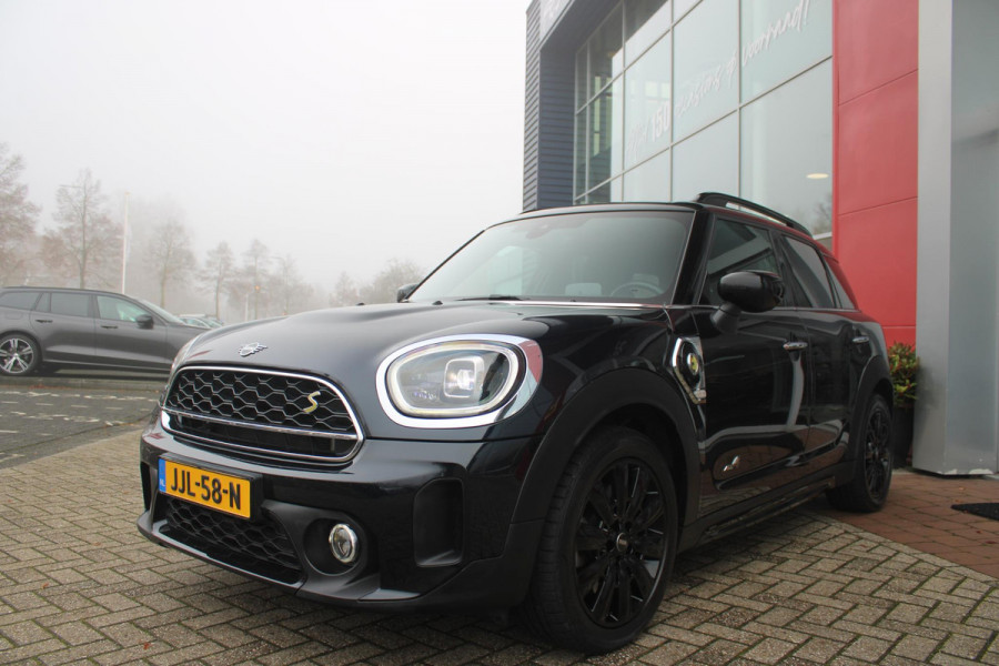 MINI Countryman 2.0 Cooper S E 220PK ALL4 CHILI | UNION JACK ACHTERLICHTEN | LEDEREN BEKLEDING | ELEKTRISCH BEDIENBARE VOORSTOELEN MET GEHEUGENFUNSCTIE OP DE BESTUURDERSSTOEL | STOEL/VOORRUIT VERWARMING | FULL LED KOPLAMPEN | DRAADLOZE APPLE CARPLAY/ANDROID AUTO | DRAADLOZE TELEFOONLADER | NAVIGATIE | EXTRA GETINTE ACHTERRUITEN | ZWART DAK | 18" LICHTMETALEN VELGEN BLACK 10 SPAAKS | ACHTERUITRIJ CAMERA | PARKEERSENSOREN VOOR EN ACHTER | CLIMATE CONTROL | KEYLESS ENTRY/START | HUD (HEAD UP DISPLAY) | ADAPTIVE CRUISE CONTROL | DAB+ RADIO | DONKERE HEMEL BEKLEDING |
