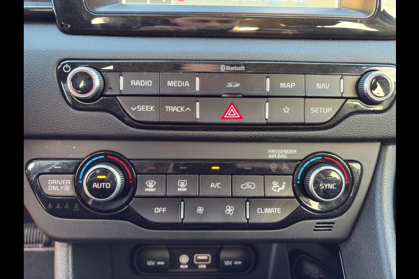 Kia Niro 1.6 GDi Hybrid DynamicLine Automaat | Navi | Clima | Cruise | LMV | Camera | H-Leder | Apple Carplay & Android Auto |