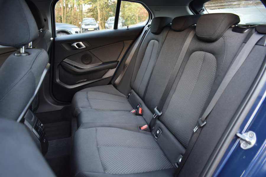 BMW 1-serie 118IA 140PK AUT. EXECUTIVE EDITION HEAD-UP/NAVI/CAMERA