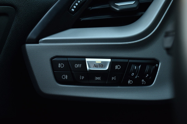 BMW 1-serie 118IA 140PK AUT. EXECUTIVE EDITION HEAD-UP/NAVI/CAMERA