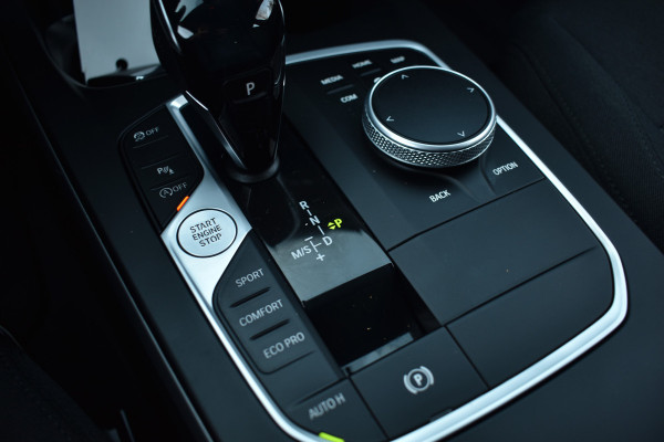 BMW 1-serie 118IA 140PK AUT. EXECUTIVE EDITION HEAD-UP/NAVI/CAMERA