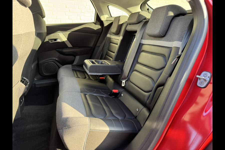 Citroën C4 1.2 PureTech Feel Automaat Adaptive cruise Airco Apple / Android Dodehoekdetectie Navi Parkeercamera / sensoren Head-Up