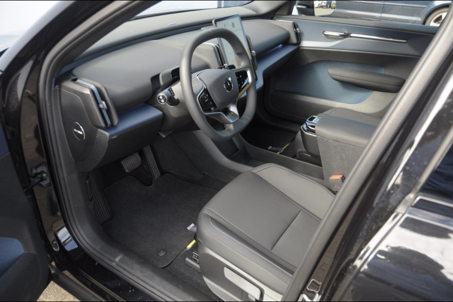Volvo EX30 272PK Ext. Range Plus Adaptieve cruise control / BLIS / Parkeersensoren met camera / Elektrische achterklep / 20" velgen / Google infotainment / Keyless entry