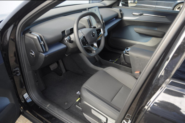 Volvo EX30 272PK Ext. Range Plus Adaptieve cruise control / BLIS / Parkeersensoren met camera / Elektrische achterklep / 20" velgen / Google infotainment / Keyless entry