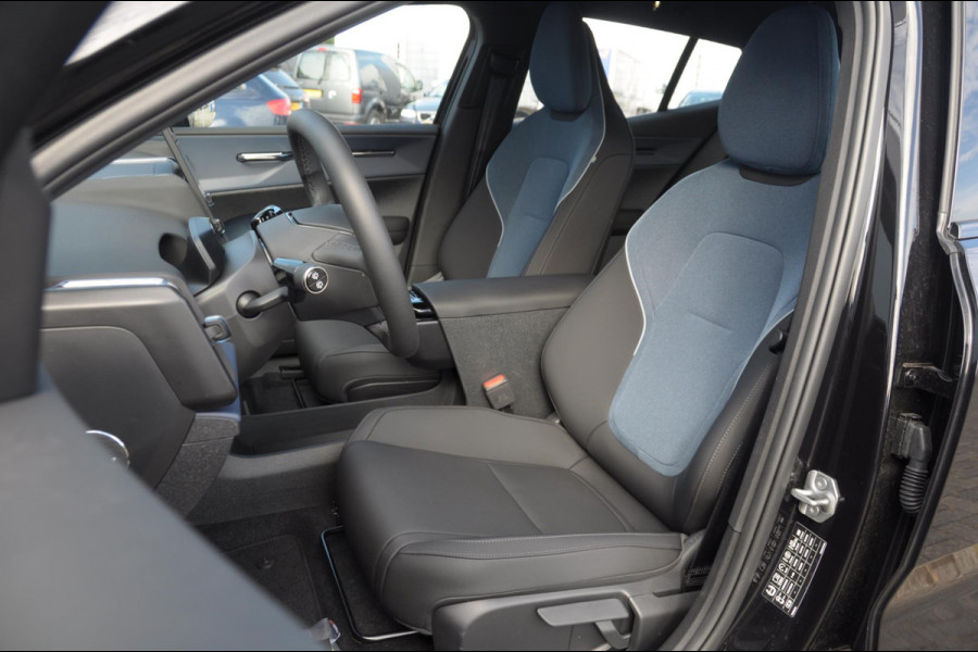Volvo EX30 272PK Ext. Range Plus Adaptieve cruise control / BLIS / Parkeersensoren met camera / Elektrische achterklep / 20" velgen / Google infotainment / Keyless entry