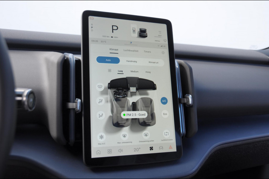 Volvo EX30 272PK Ext. Range Plus Adaptieve cruise control / BLIS / Parkeersensoren met camera / Elektrische achterklep / 20" velgen / Google infotainment / Keyless entry