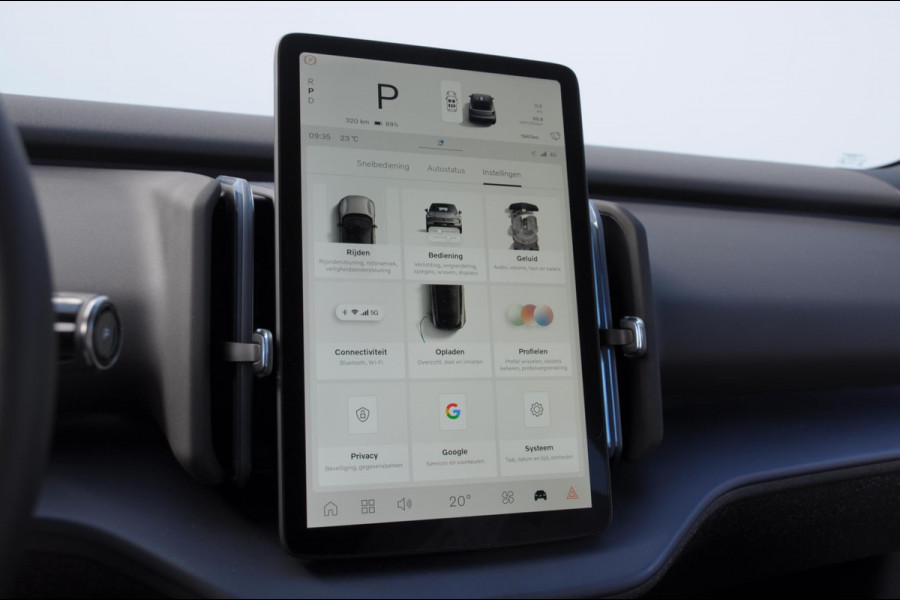 Volvo EX30 272PK Ext. Range Plus Adaptieve cruise control / BLIS / Parkeersensoren met camera / Elektrische achterklep / 20" velgen / Google infotainment / Keyless entry