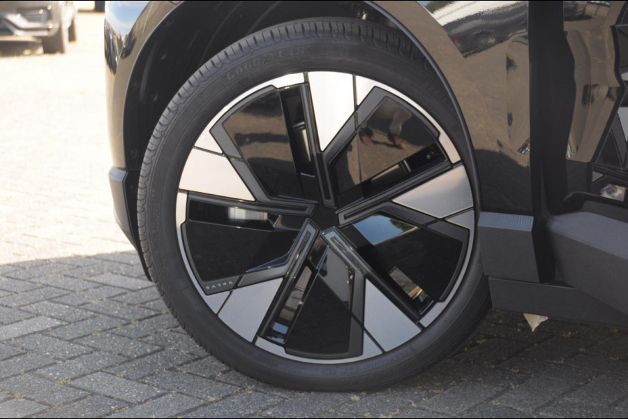 Volvo EX30 272PK Ext. Range Plus Adaptieve cruise control / BLIS / Parkeersensoren met camera / Elektrische achterklep / 20" velgen / Google infotainment / Keyless entry