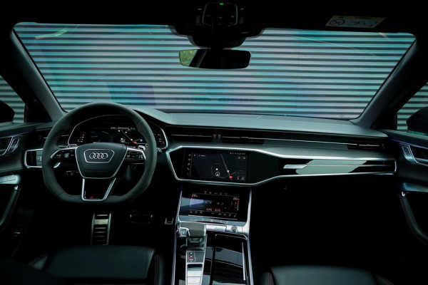 Audi A6 Avant RS 6 TFSI quattro / Pano / Dynamic+ / Keramisch / Nachtzicht / Valcona