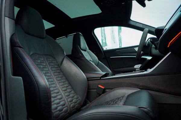 Audi A6 Avant RS 6 TFSI quattro / Pano / Dynamic+ / Keramisch / Nachtzicht / Valcona