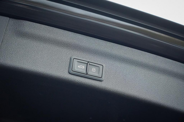 Audi A6 Avant RS 6 TFSI quattro / Pano / Dynamic+ / Keramisch / Nachtzicht / Valcona