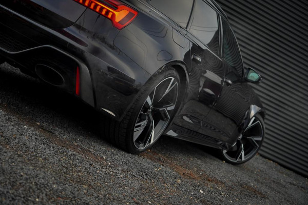 Audi A6 Avant RS 6 TFSI quattro / Pano / Dynamic+ / Keramisch / Nachtzicht / Valcona